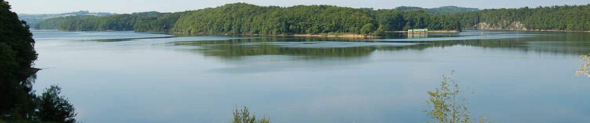 Camping Les Rives du Lac à Espinet (Cantal) - Saint Etienne Cantales