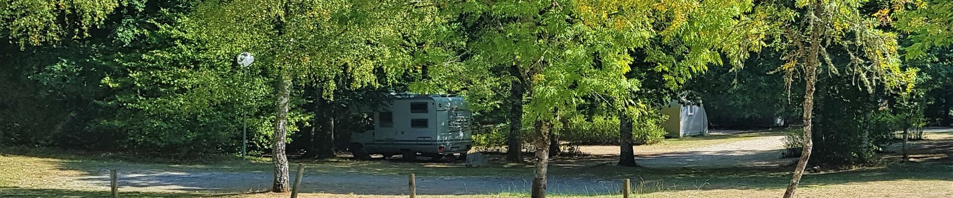 Camping Les Rives du Lac à Espinet (Cantal) - Saint Etienne Cantales